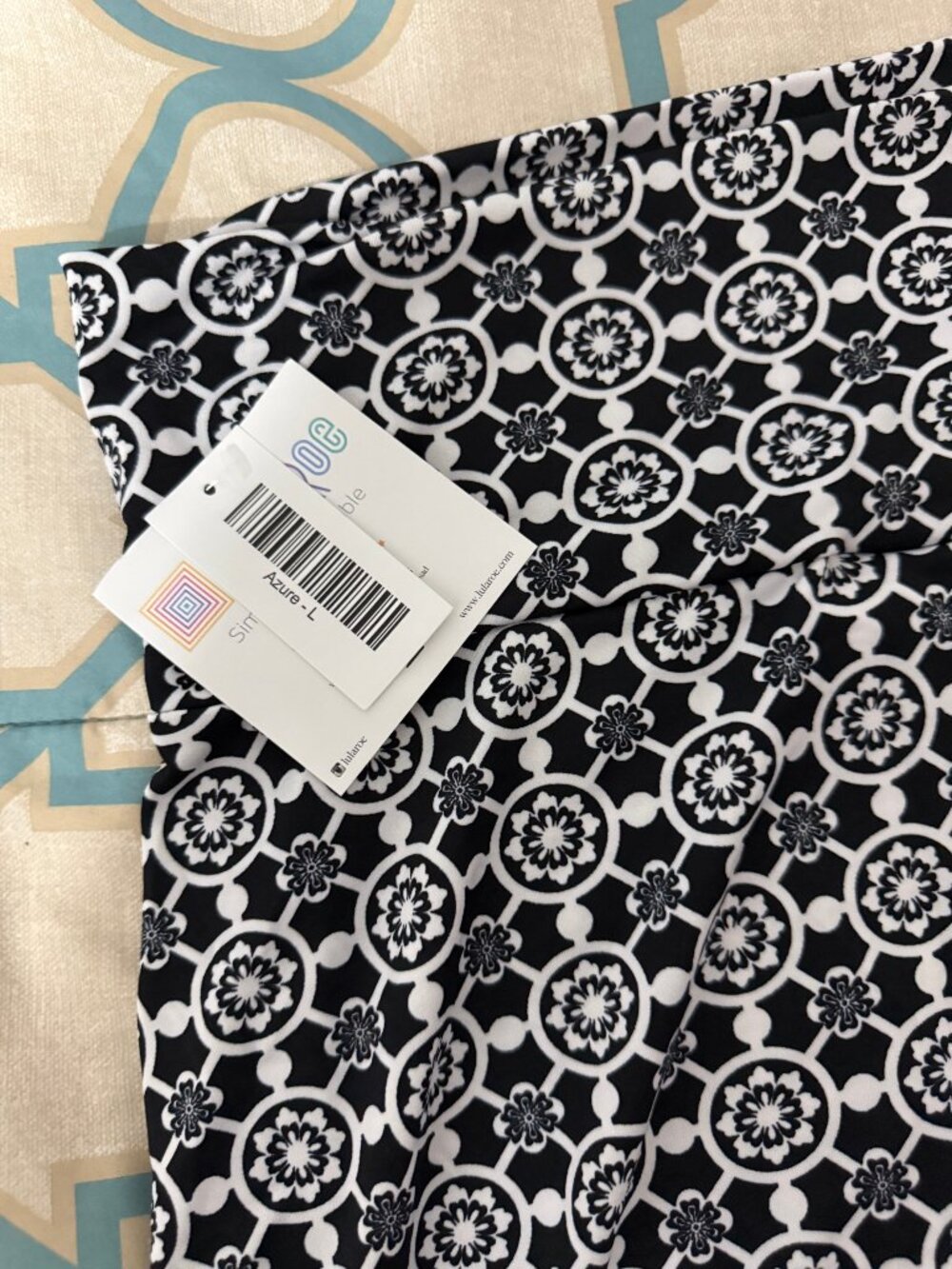NWT LuLaRoe Black White Medallion Azure Skirt L 🖤 - Picture 2 of 2